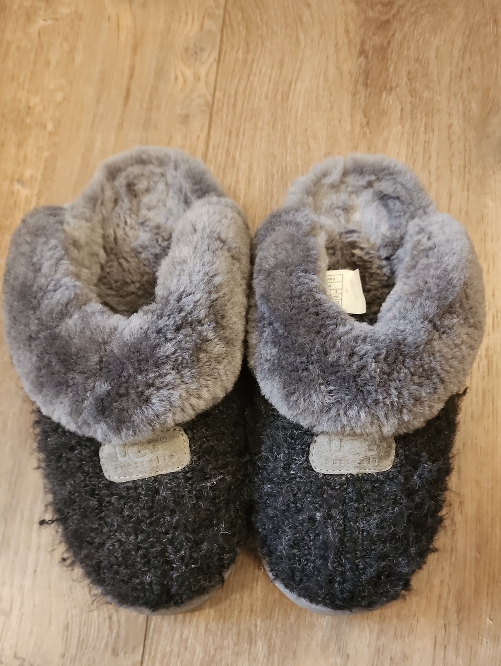Ugg Cozy Slippers Shearling Line Fluffy Exterior Charcoal Gray Two Tone size 6